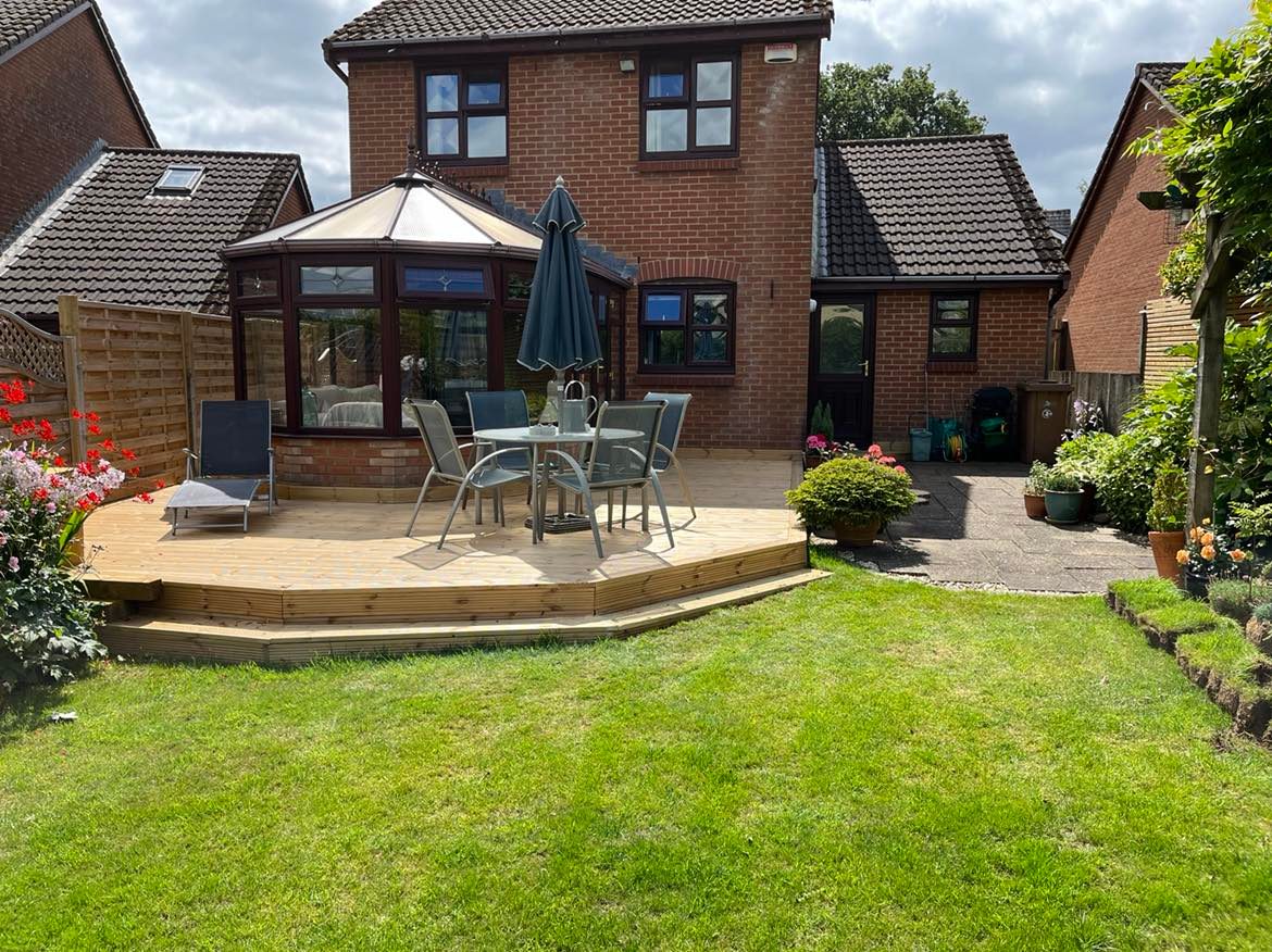 Decking SPAREY CONSTRUCTION LTD